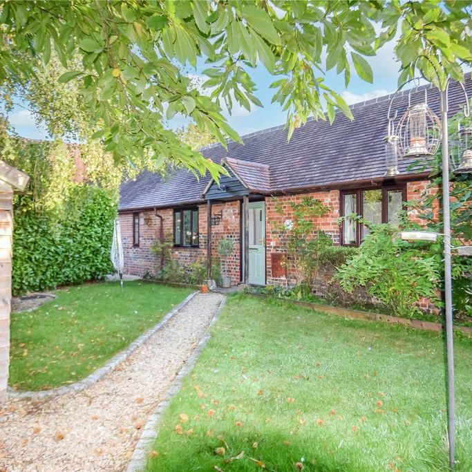 3 bedroom semi-detached bungalow to rent - Photo 1