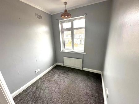 4 bedroom semi-detached house to rent - Photo 4