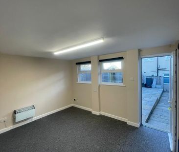 3 bedroom end of terrace house to rent - Photo 2