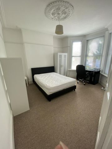 3 bedroom house share to rent - Photo 4