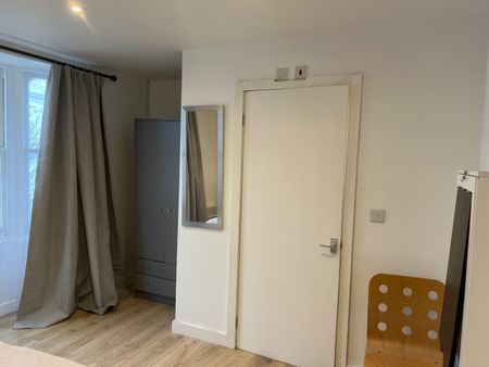 Room in a Shared House, Upper North Street, BN1 - Photo 3