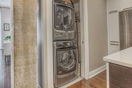 Condo for rent, Montréal (Saint-Laurent) - Photo 2