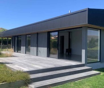 Sunny Wanaka Rental with Mountain Views - Photo 3