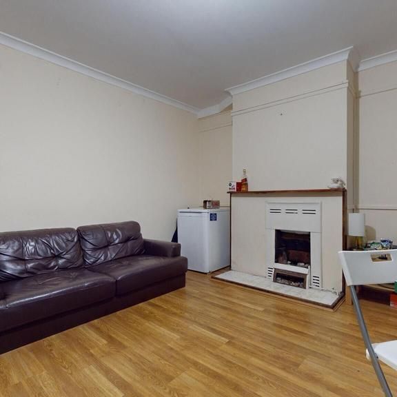 5 bedroom flat to rent - Photo 1