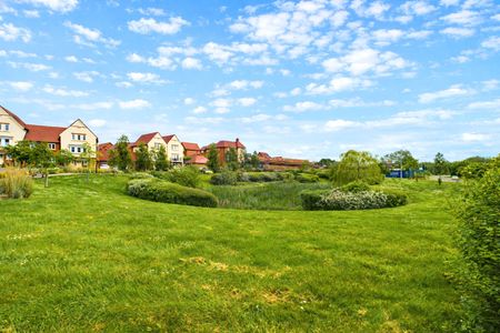 3 bedroom House in Heather Green, Warfield - Photo 2