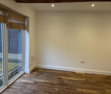 1 BED Coach House To rent - Photo 2