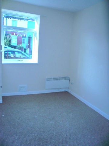 2 bedroom ground floor flat to rent - Photo 5