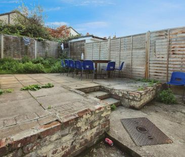 1 bedroom in a house share to rent - Photo 3