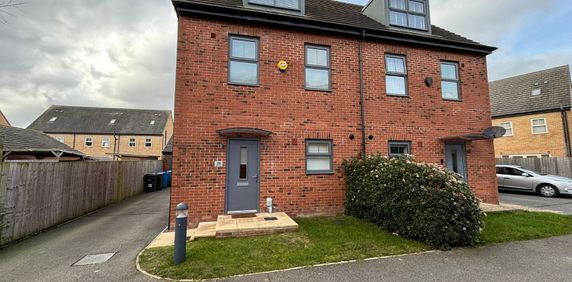 4 bedroom semi-detached house to rent - Photo 2