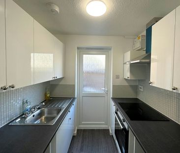 Semi-detached house to rent on - Photo 3