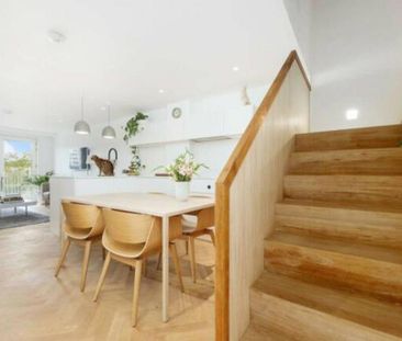3 bedroom flat to rent - Photo 6