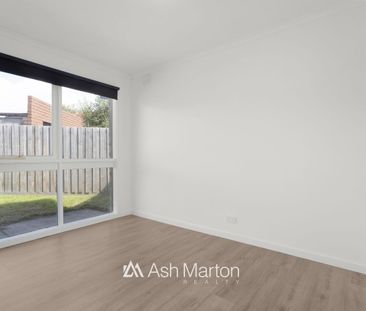 Vibrant and Stylish Three Bedroom Home - Photo 5