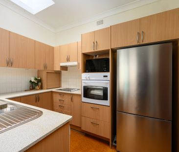 Freestanding Rear Lane Access Home - Photo 5