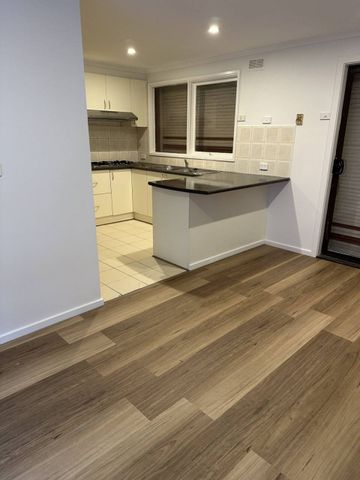 3 BEDROOM HOME IN CENTRAL LOCATION - Photo 4