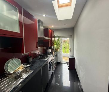 4 bedroom semi-detached house to rent - Photo 6