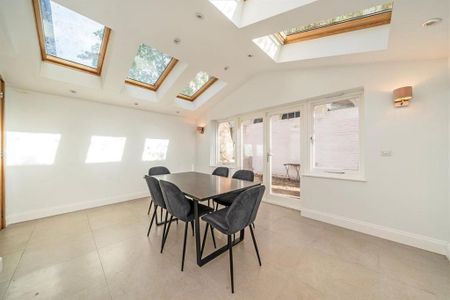 5 bedroom terraced house to rent - Photo 3