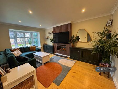 4 bedroom detached house to rent - Photo 3