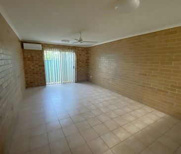 Immaculate 2 Bedroom Brick Unit - Photo 2