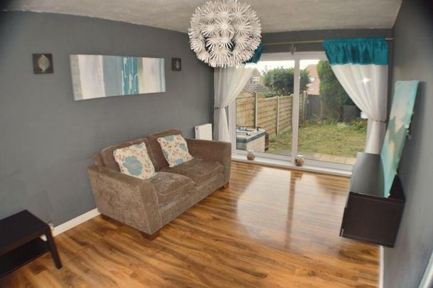 3 bedroom semi-detached house to rent - Photo 1