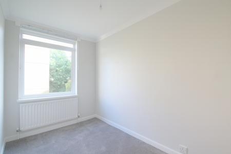 3 bedroom flat to rent - Photo 4