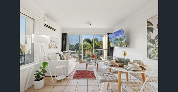 AVAILABLE 11/07/25 - JOHN 0468830367 - A stylist fully furnished unit - Photo 1