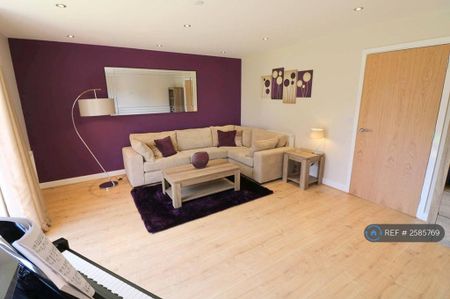 4 bedroom semi-detached house to rent - Photo 2