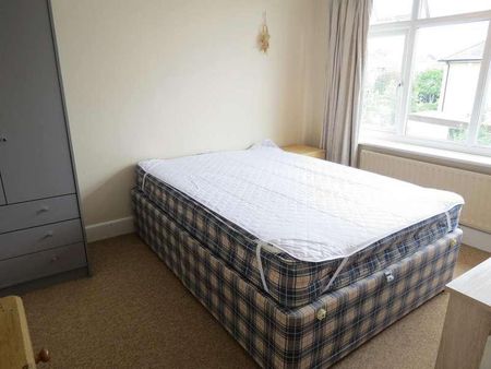 Bedroom Detached House In Winton, BH9 - Photo 2