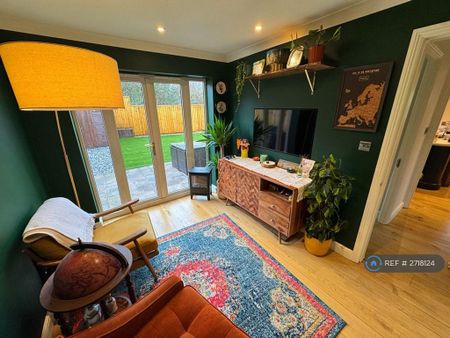 4 bedroom detached house to rent - Photo 4