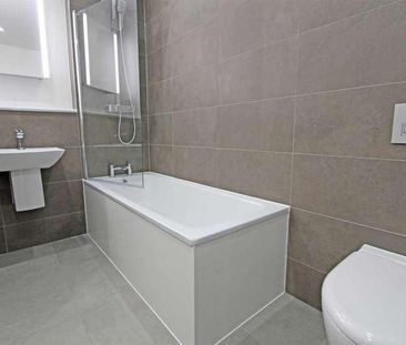 Victoria Avenue, Southend On Sea, SS2 - Photo 5