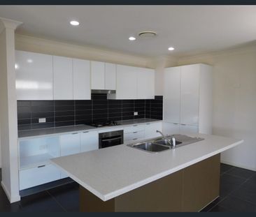 Family Home in Mountainview Estate - Bucasia - Photo 2