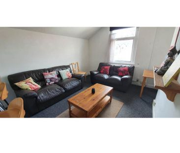 3 bedroom flat to rent - Photo 2