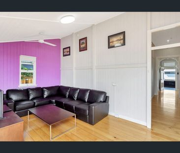 Spacious 5-Bedroom Home | Air-Con in Every Bedroom | Prime Kangaroo Point Location - Photo 2