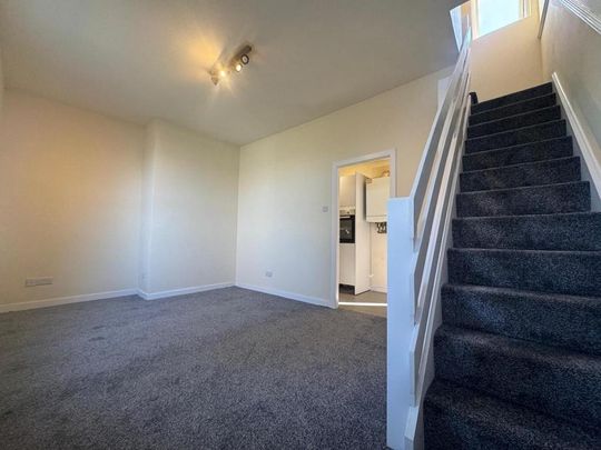 2 bedroom end of terrace house to rent - Photo 1