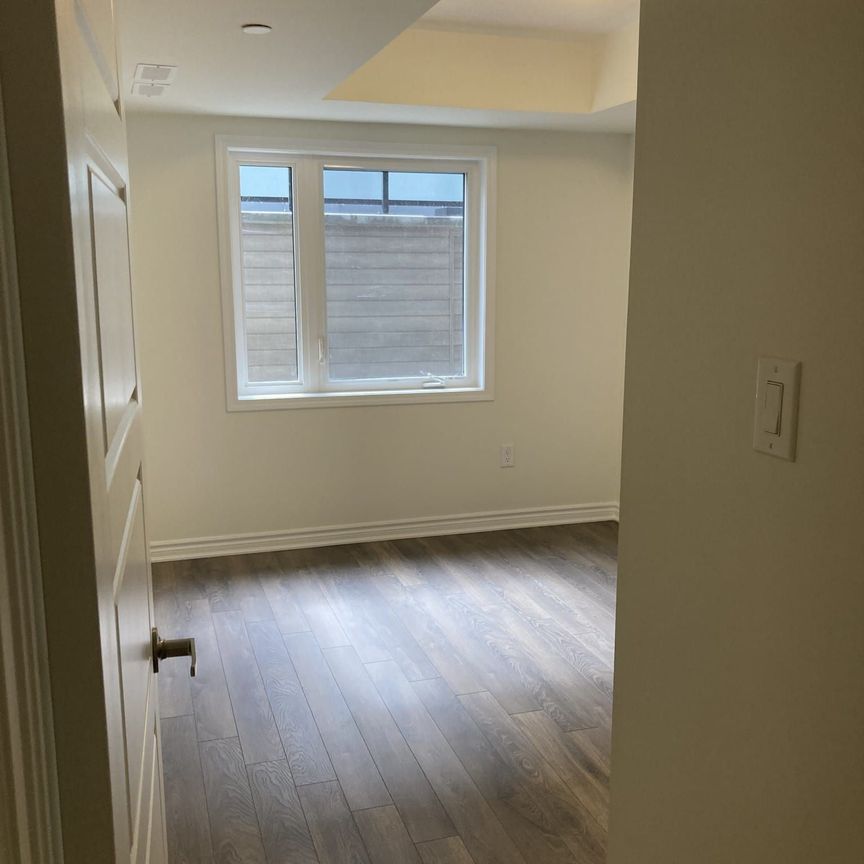 For Lease - 2791 Eglinton Avenue Unit# 542, Toronto, Ontario - Photo 1