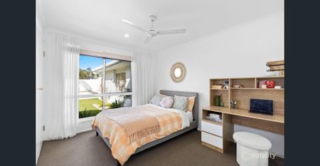 Spacious Single-Level Home with Pool and Alfresco Entertaining - Photo 4