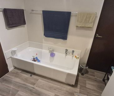 Charming 3BR Home in Churton Park - Photo 3