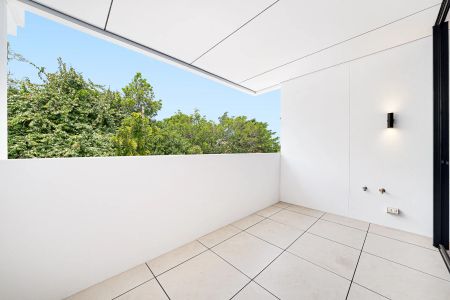 Brand New Architecturally Designed One Bedroom Apartment in Boutique Complex Close to Everything - Photo 5