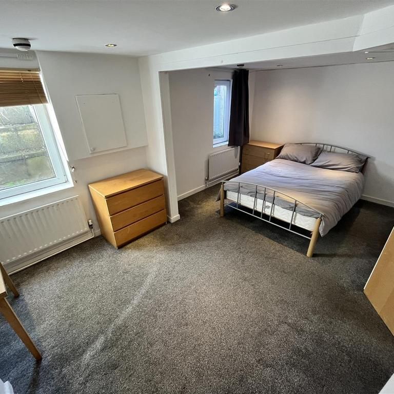 4 bedroom terraced house to rent - Photo 1