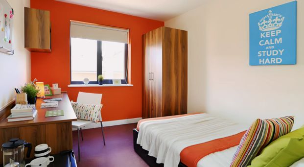 Classic Ensuite - Tallis Court - Photo 1