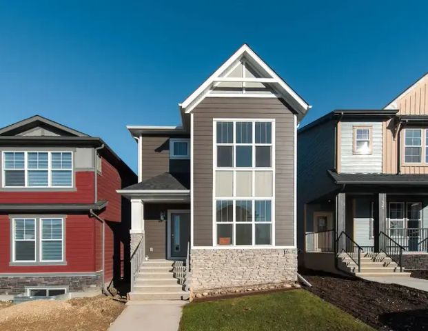 Lovely Newly Built 4 bedroom House | Calgary - Photo 1