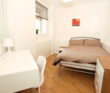 Room in a Shared Flat, Bradley House, E3 - Photo 3