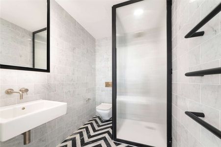 Dual aspect corner unit located in the Wardian's Bagshaw building. - Photo 2