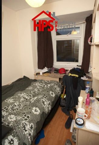 4 bedroom semi-detached house to rent - Photo 4