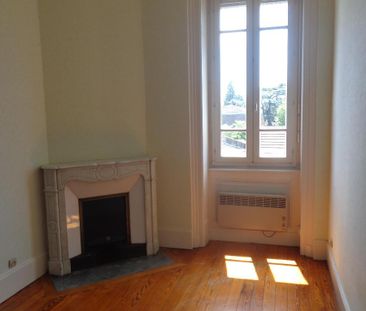 Location Appartement 3 pièces 61m² VILLEFRANCHE SUR SAONE 69400 - Photo 2