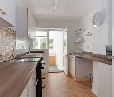 3 bedroom semi-detached house to rent - Photo 2