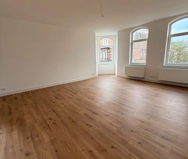 Hochwertig sanierte 2-Zimmer-Wohnung mit ca. 110 m² in zentraler La... - Foto 1