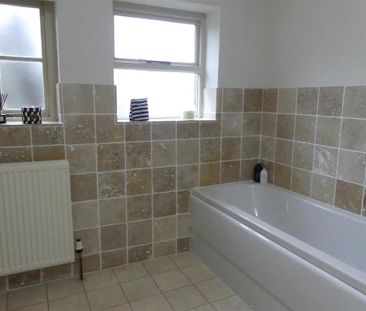 3 bedroom apartment to rent - Photo 2