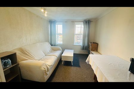 3 Bed Flat, Heron Street, M15 - Photo 2