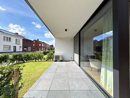 Gelijkvloers nieuwbouwappartement met 2 slaapkamers en tuin in hartje Ardooie! - Foto 2