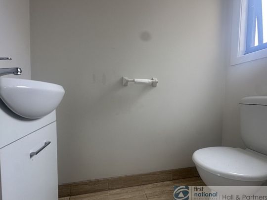 offering comfort and low maintenance - Photo 1